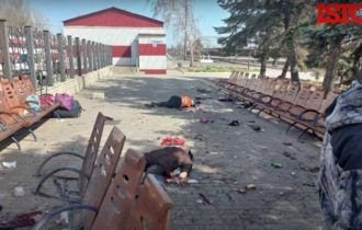 Vídeo: Ataque a estação de trem deixa dezenas de mortos e um rastro de destruição
