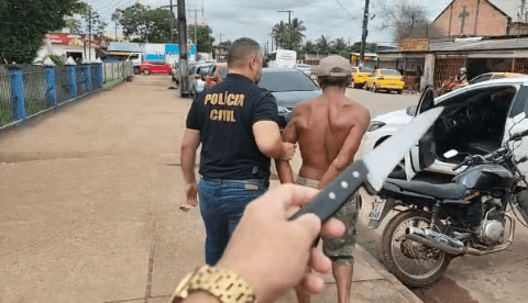 Vídeo: homem armado com faca invade escola no AM