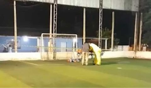 Vídeo: Menino morre após ser atingido por trave de futebol