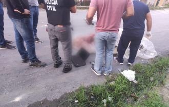 Vídeos: corpo é encontrado enrolado em saco plástico na zona norte de Manaus