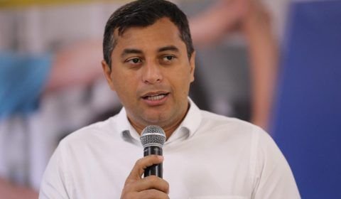 Wilson Lima anuncia antecipação de 50% do 13° salário de servidores, aposentados e pensionistas