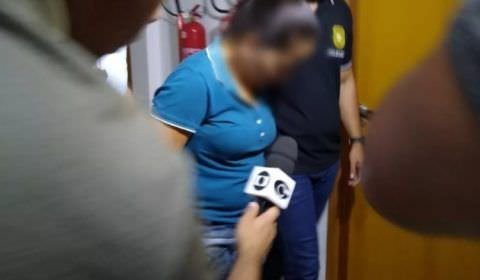 Madrasta confessa que jogou menino de 4º andar de prédio: 'peguei e joguei'