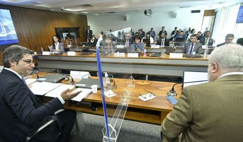 Senado discute projeto que regula produção de energia em alto-mar