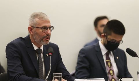 Ministro da Educação nega participação em reuniões com pastores