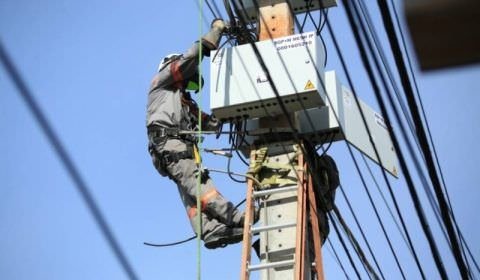 Em Manaus, juiz revoga proibição e autoriza instalação de novos medidores da Amazonas Energia