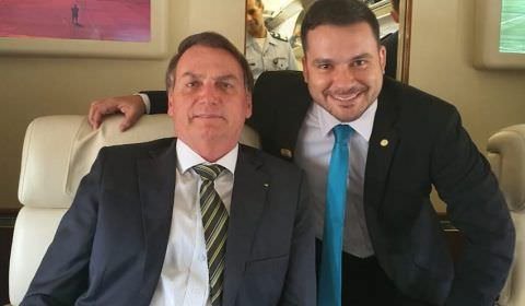 Alberto Neto se contradiz, ‘rasga o verbo’ em defesa de Bolsonaro e do decreto que prejudica a ZFM