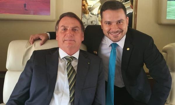 Alberto Neto se contradiz, ‘rasga o verbo’ em defesa de Bolsonaro e do decreto que prejudica a ZFM