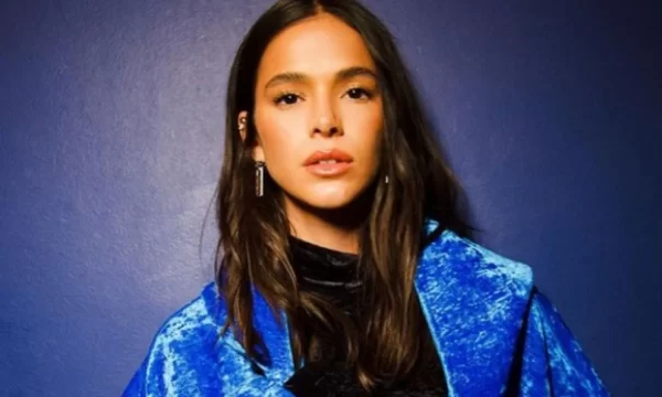 Bruna Marquezine é trollada após ter fotos vazadas do aniversário de 15 anos e reage: "Piedade"