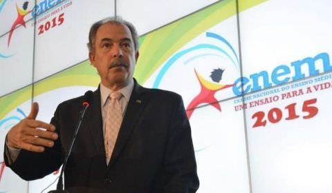 Após Datafolha, Mercadante orienta: “Temos que manter o pé no chão”