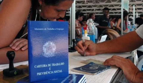 Bolsonaro será 1º presidente a deixar salário mínimo valendo menos