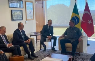 Bolsonaro sugere a presidente turco visita conjunta à Rússia