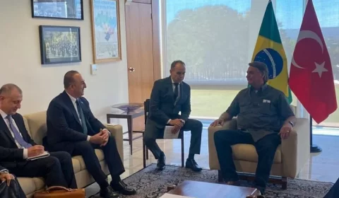 Bolsonaro sugere a presidente turco visita conjunta à Rússia