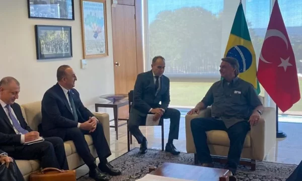 Bolsonaro sugere a presidente turco visita conjunta à Rússia