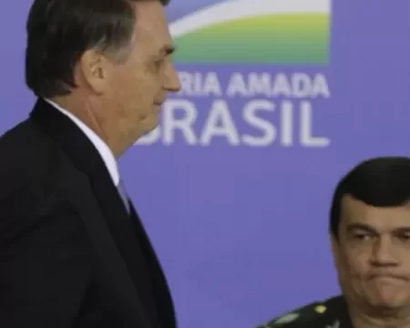 Bolsonaro vê arrogância e desrespeito na resposta do TSE às Forças Armadas