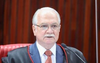 Brasil deve mostrar que rejeita "aventuras autoritárias", diz ministro