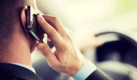 Brasil registra cerca de 30 infrações de trânsito por uso do celular a cada hora