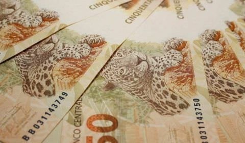 Brasileiro trabalha cerca de um mês por ano apenas para pagar a conta da corrupção