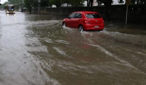 Chuvas deixam ao menos 30 mortos no Grande Recife, diz Defesa Civil