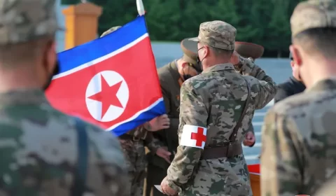 Coreia do Norte envia aviões de carga à China enquanto enfrenta surto de Covid