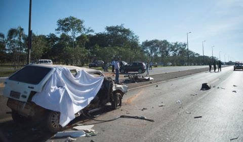 Em 2021, 5 mil pessoas morreram em 64 mil acidentes de carro