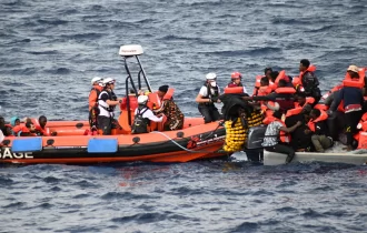 Em 72 horas, MSF resgata 470 pessoas em botes à deriva no Mediterrâneo