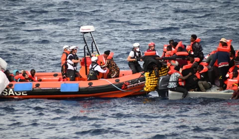 Em 72 horas, MSF resgata 470 pessoas em botes à deriva no Mediterrâneo