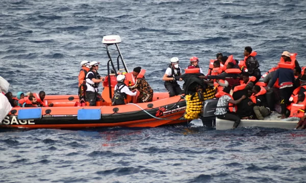 Em 72 horas, MSF resgata 470 pessoas em botes à deriva no Mediterrâneo