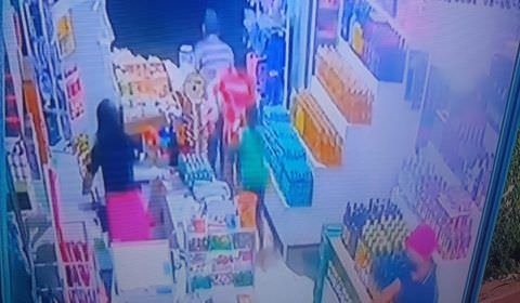 Homem é morto dentro de supermercado na frente da mãe em Manicoré