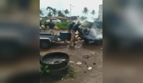 Homem morre em “câmara de gás” dentro de viatura da PRF, acusam familiares