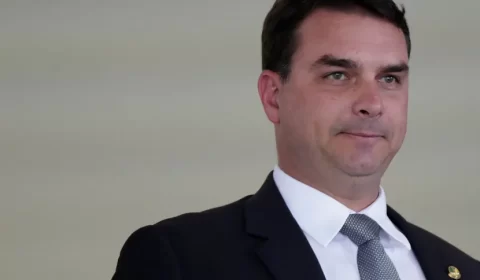 Instituto Brasil-Israel critica fala de Flávio Bolsonaro que compara depredadores de Brasília às vítimas do Holocausto
