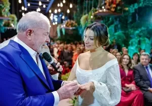 Lula sem gravata e Janja com vestido bordado: o que os noivos usaram