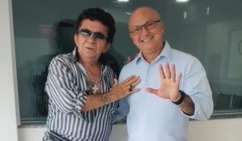 Menezes 'sobe pelas paredes' em pré-campanha para o Senado