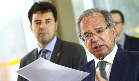 Ministro entrega estudos de privatização da PPSA e da Petrobras