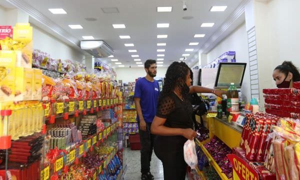 Pequenos negócios foram os maiores geradores de empregos em março