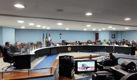 Pleno do TCE-AM julga irregulares contas de ex-presidente da Câmara de Jutaí e multa gestor