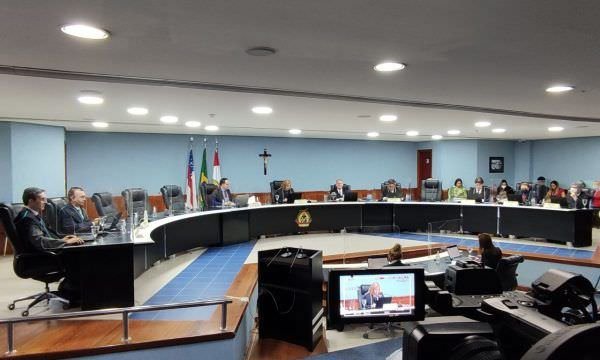 Pleno do TCE-AM julga irregulares contas de ex-presidente da Câmara de Jutaí e multa gestor