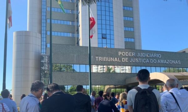 Prédio do TJAM sofre com tremor em Manaus
