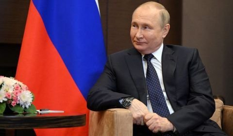 Putin faz piada sobre ser culpado por todos os problemas do mundo