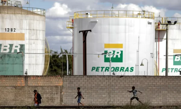 Saiba se é hora de vender ou comprar ações da Petrobras após troca na presidência