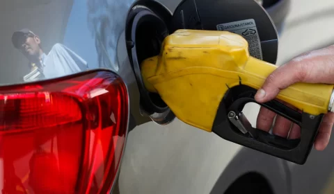 Teto do ICMS: redução na gasolina pode chegar a R$ 1,15 por litro, dizem economistas