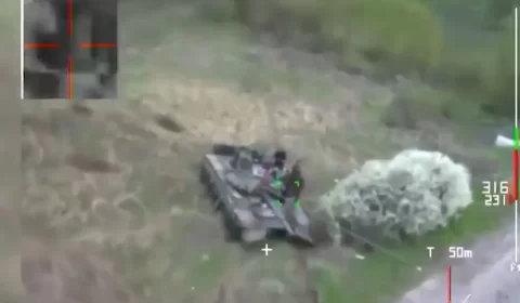 Ucrânia divulga vídeo de “drone kamikaze” atingindo tanque russo