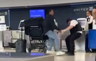 Vídeo: Ex-jogador da NFL é preso após briga em aeroporto nos EUA