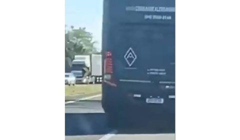 Vídeo: Motorista flagra ônibus de dupla sertaneja em alta velocidade antes de acidente