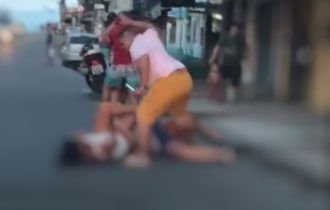 Vídeos: Grávida é espancada por grupo e arrastada pelos cabelos em Manaus