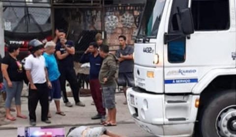 URGENTE: mulher é atropelada ao tentar atravessar avenida