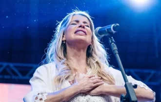 Após separação, Karina Bacchi anuncia lançamento de carreira gospel