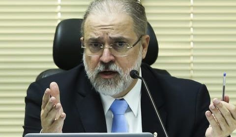 Aras diz que volta para Brasília com ‘disposição para defender Amazônia’