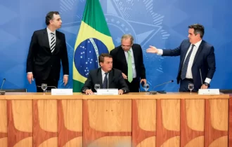 As medidas desesperadas de Bolsonaro diante da alta dos combustíveis