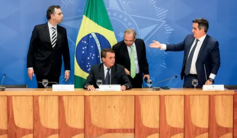 As medidas desesperadas de Bolsonaro diante da alta dos combustíveis
