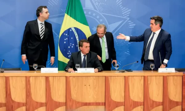 As medidas desesperadas de Bolsonaro diante da alta dos combustíveis